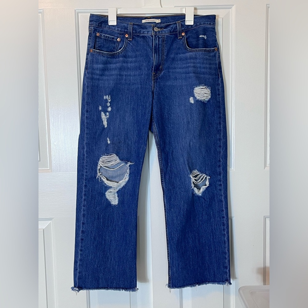 Levi’s Low Pro Straight, size 31x30, Distrssed, Medium Rinse, Great Condition
